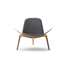 CH07 loungestol | Carl Hansen & Søn | Klassisk stol til stuen