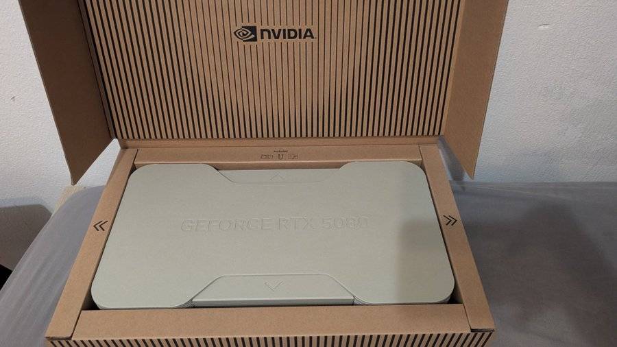 NVIDIA GeForce RTX 5080 - Oöppnad med kvitto