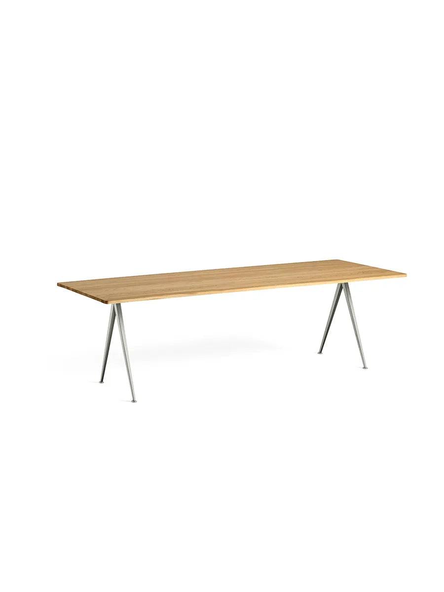 Pyramid 02 bord fra Hay 250 x 85 cm / Beige pulverlakeret stål / Lakeret egetræ (klar lak) - Jacobsen Plus