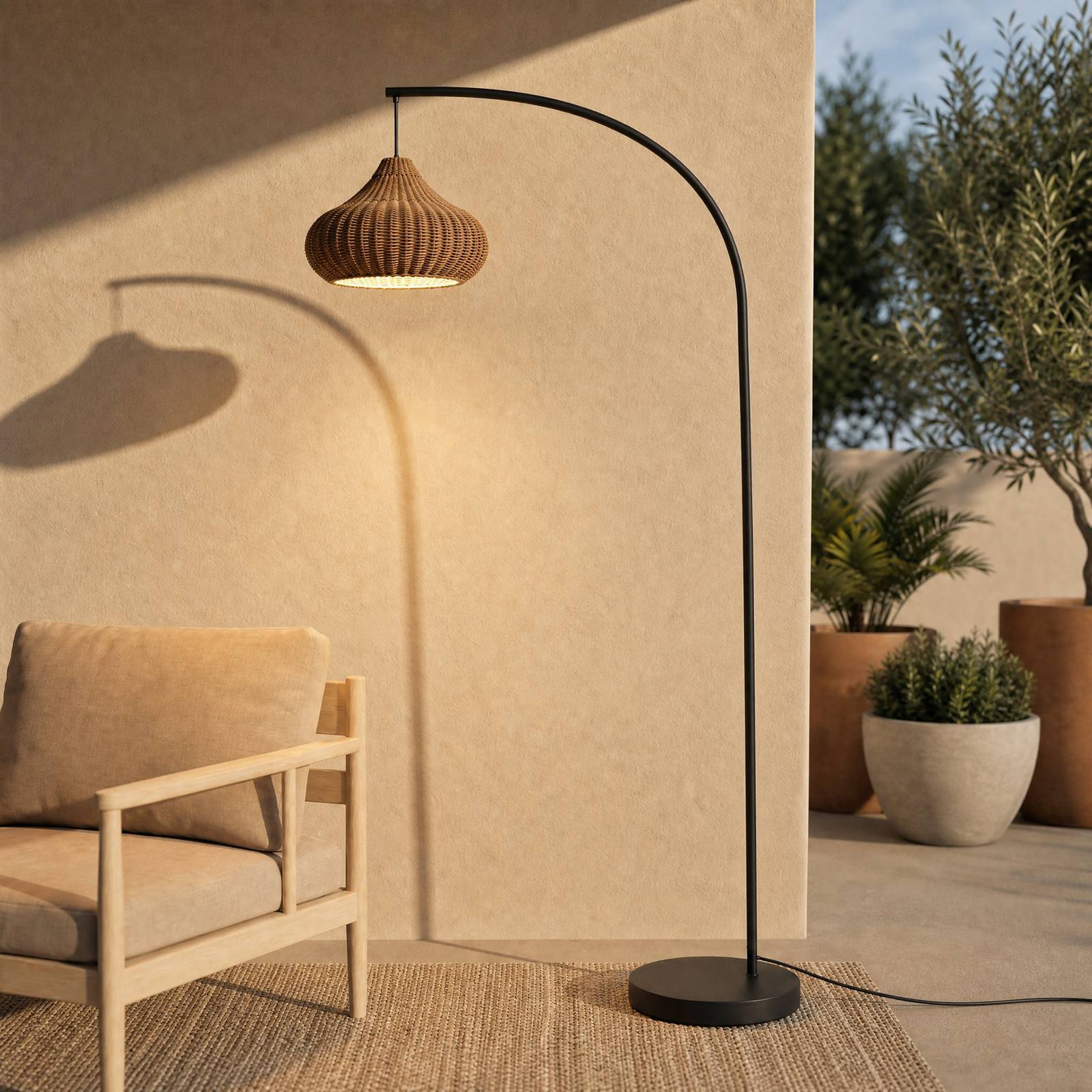 Lucande utomhus golvlampa Taniola, beige, rotting, 195cm, IP44 Taniola, Ljust trä, Trä, Lantlig / rustik
