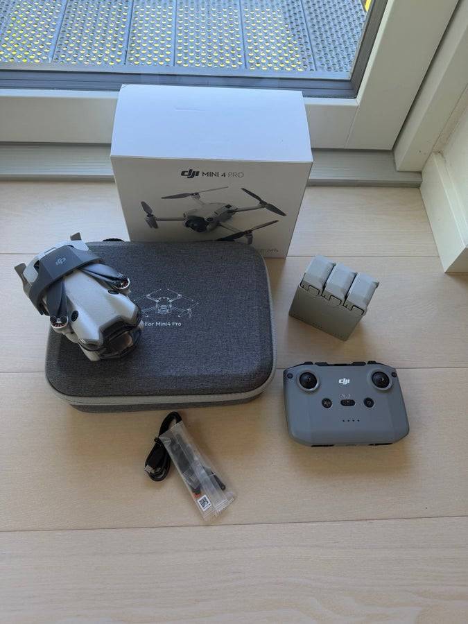 DJI Mini 4 Pro Drone med RC 2 Controller og Fly More Combo