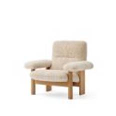 Audo Copenhagen Brasilia Lounge Chair SH: 39 cm - Natural Oak/Sheepskin Nature