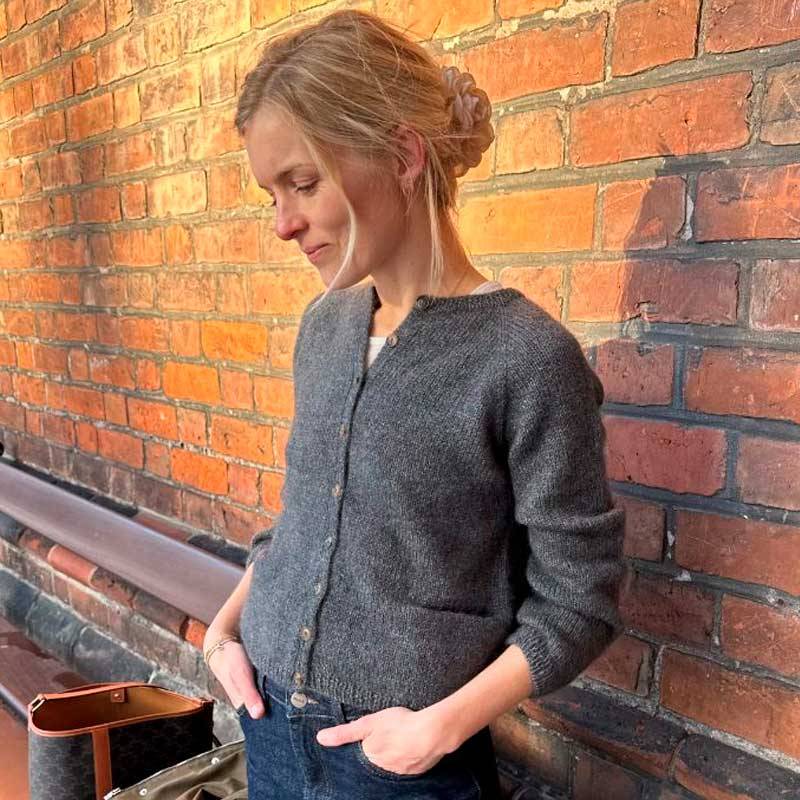 Strikkekit Copenhagen Cardigan i Tynd Peer Gynt & Alpakka Følgetråd - S-XL: 8 nøgler garn (5+3)