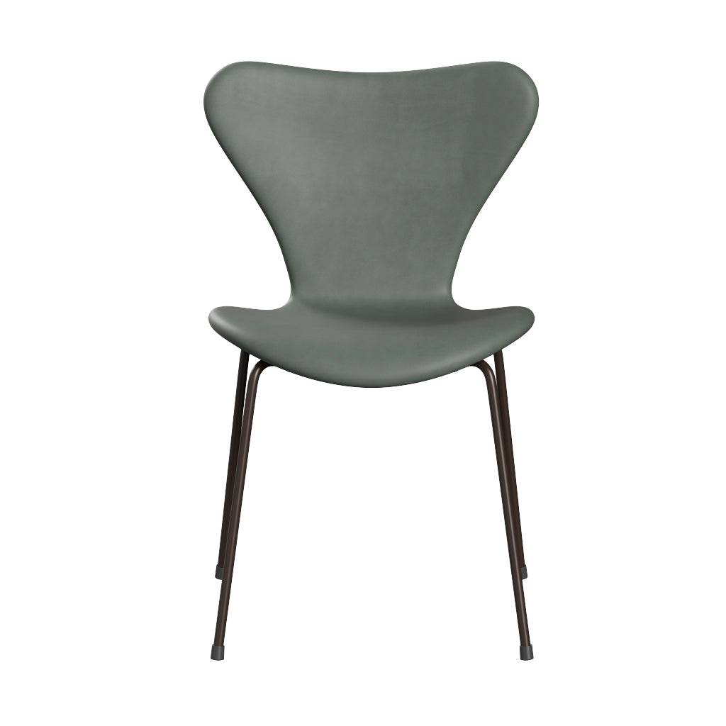 Fritz Hansen - 3107 stol, fuldpolstret i Grace læder Concrete Grey læder - Brown Bronze stel - Jacobsen Plus