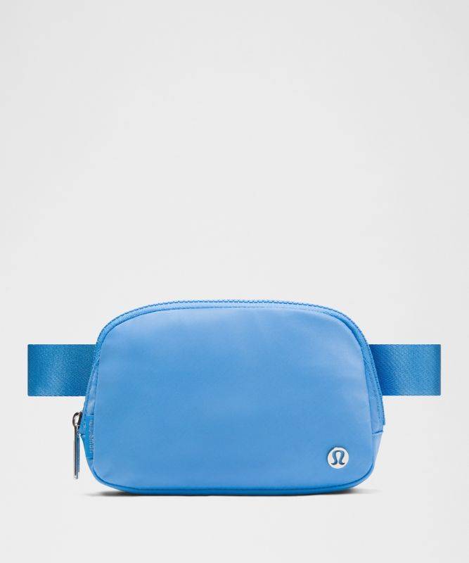 lululemon – Everywhere Gürteltasche 1 L – Größe 1 l in Ocean Wave/Silver