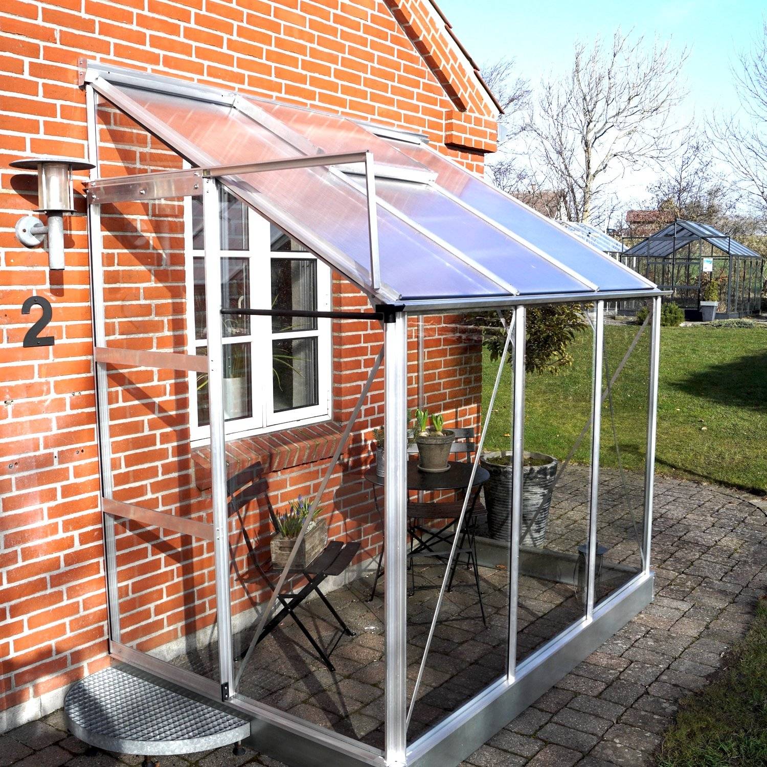 Vægdrivhus Solid 3.3 M² - Ral 9005 sort / Sider: 4mm hærdet glas. tag: 6mm poly. / Ingen sokkel