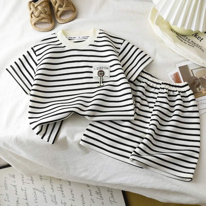 Kids Stripe Outfit – Trendigt & bekvämt – Sommaroutfit för barn Tjocka vita ränder / 110 (18–24 månader) | Pedagogiska Träleksaker