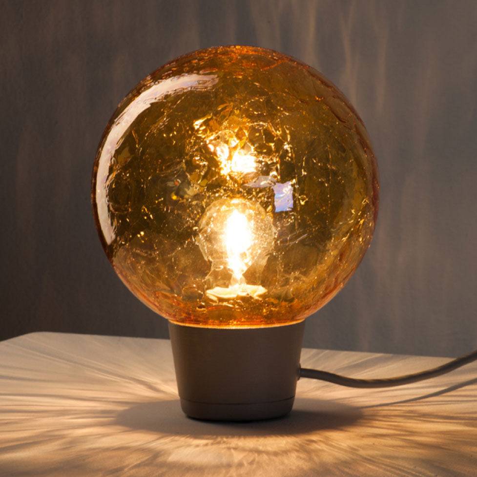 Shibuya Bordslampa | 4x3 färgalt. | Bordsfot - Färg: Svart (8222106) | Glaskupa - Färg: Cognac (8224116) | Ljuskälla: E27 - 6W LED | 470 Lumen | 2700K (L70078) - Cognac (8224116)Svart (8222106)