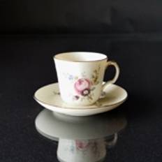 Royal Copenhagen Frijsenborg mokkakop nr. 910-1546, forskellige blomstermotiver