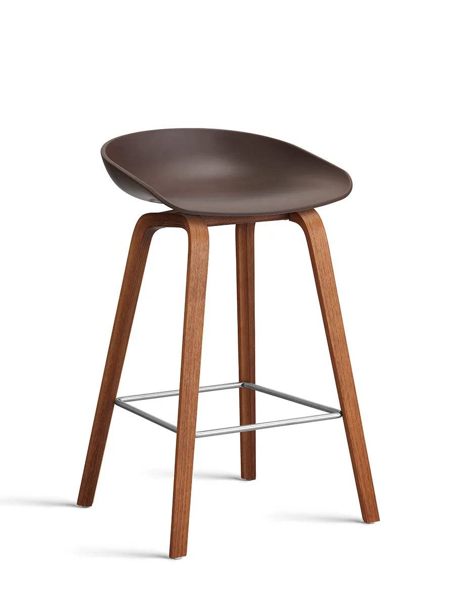 About a Stool AAS32 fra Hay Lav - B 50 x D 43 x H 64-75 cm / Raisin / Lakeret valnød - Jacobsen Plus