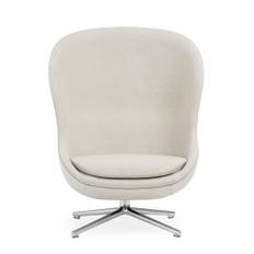Normann Copenhagen - Hyg Lounge Chair by Simon Legald / High - Fåtölj - Alu / Main Line flax: MLF20 (Sand) - H: 107,5 x L: 84,5 x D: 83,5 x SH: 40 cm - 20,8 kg