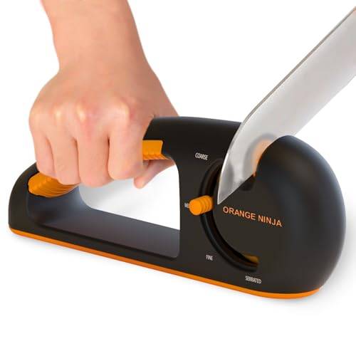 Orange Ninja 4-stegs knivslip. Förstklassig köksknivsslip, justerbara handhållna manuella knivslipar för fickkniv, kockkniv och tandad kniv från Sharp Pebble