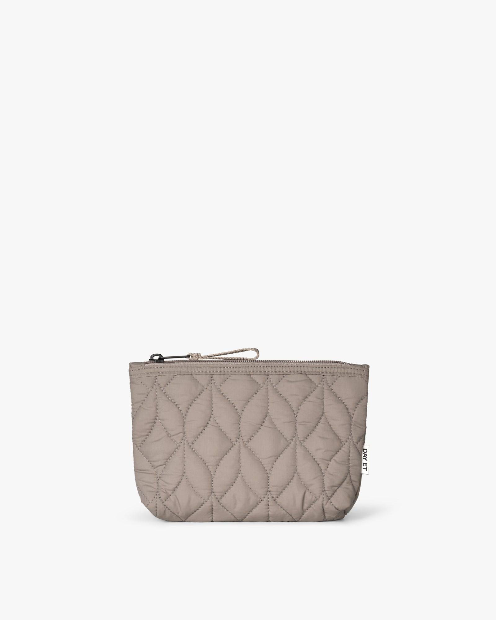 Mini Quilted Twist Toilettaske Moon Rock fra DAY ET