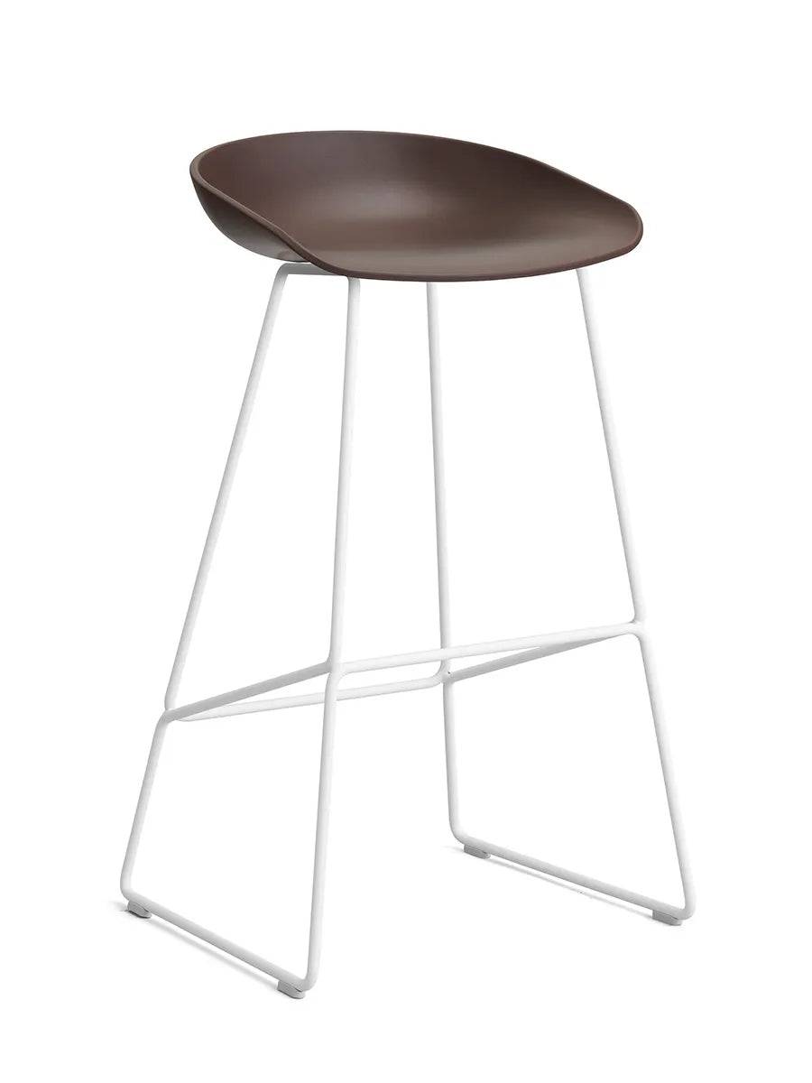 About a Stool AAS38 fra Hay Høj - B 50 x D 48 x H 75-86 cm / Raisin / Hvid pulverlakeret stål - Jacobsen Plus