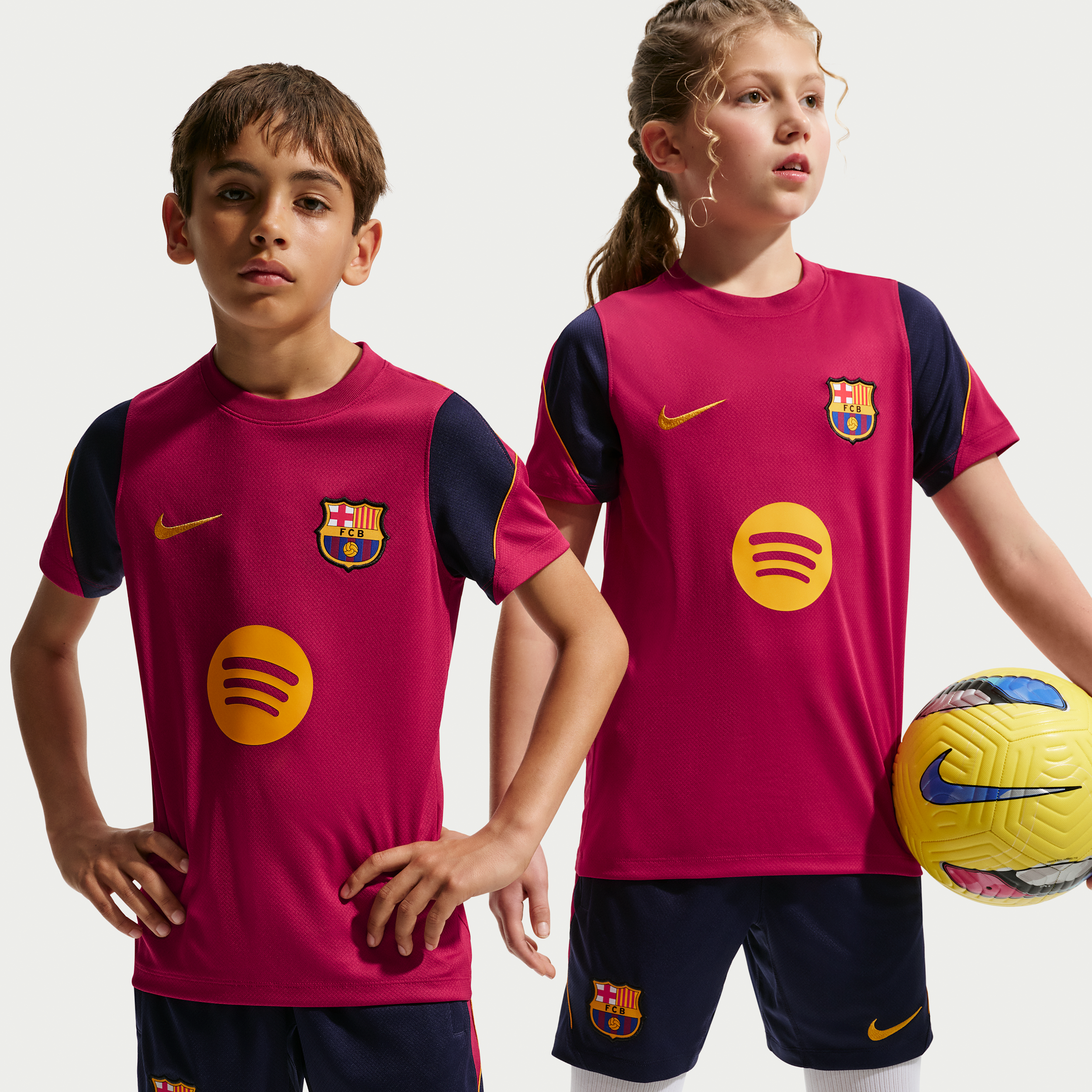 Kortærmet FC Barcelona Strike Nike Dri-FIT-fodboldtrøje til større børn - rød