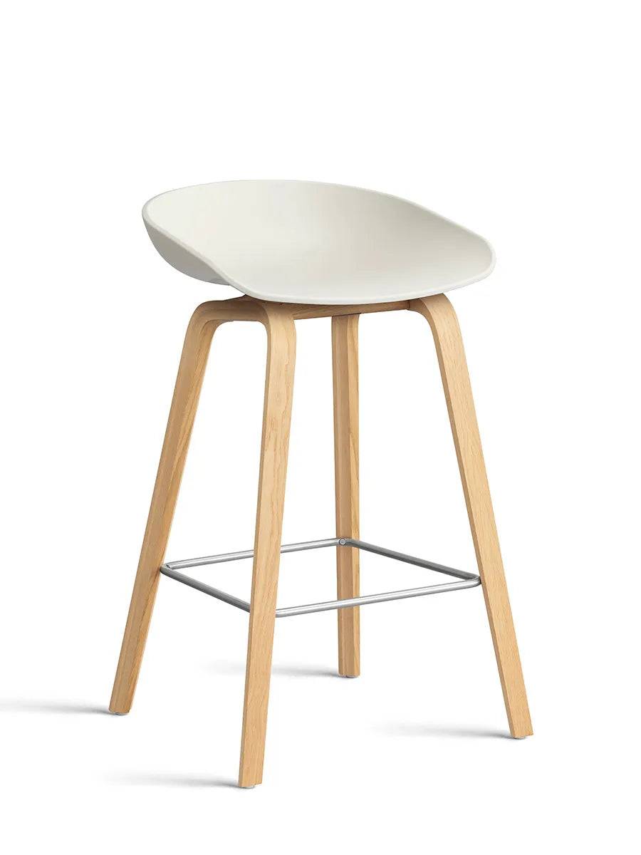 About a Stool AAS32 fra Hay Lav - B 50 x D 43 x H 64-75 cm / Melange Cream / Lakeret eg - Jacobsen Plus