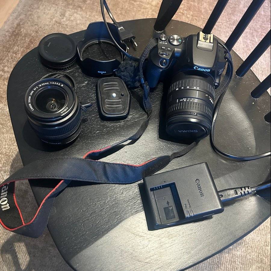Systemkamera (Canon EOS 250D) med två objektiv + kameraväska
