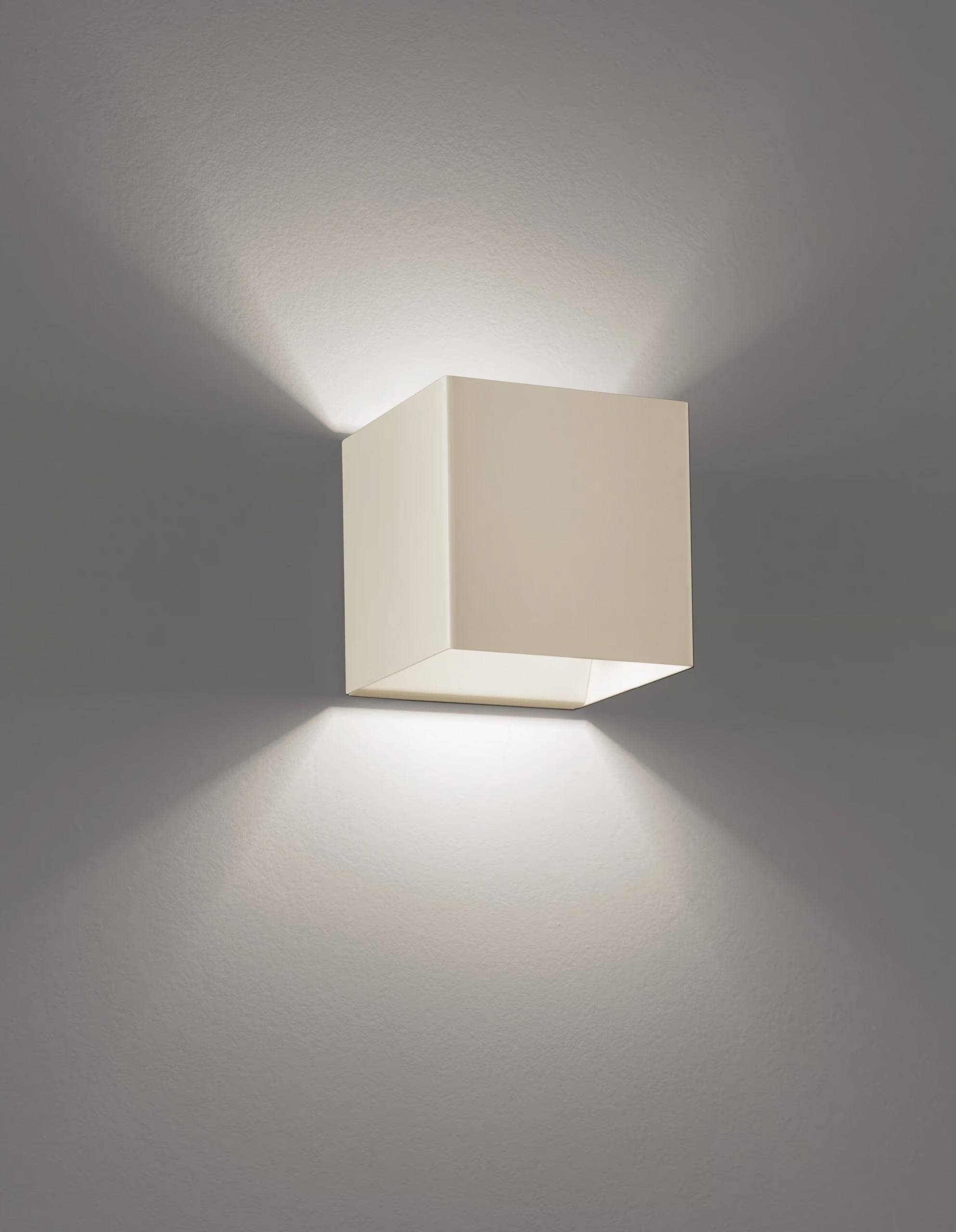 Laser AP9 LED væglampe fra Lodes - champagne + 3000K