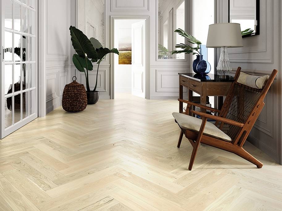 Sildeben med klicksystem - Borstad Ek Family med vit mattlack - Bredd 130 mm Pris per paket
