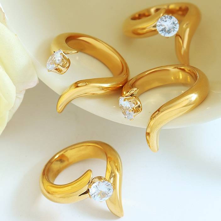 Good Quality Fashion Pvd Plated Gold 18k Plated Women Ladies Rings Stainless Steel Zircon Ring