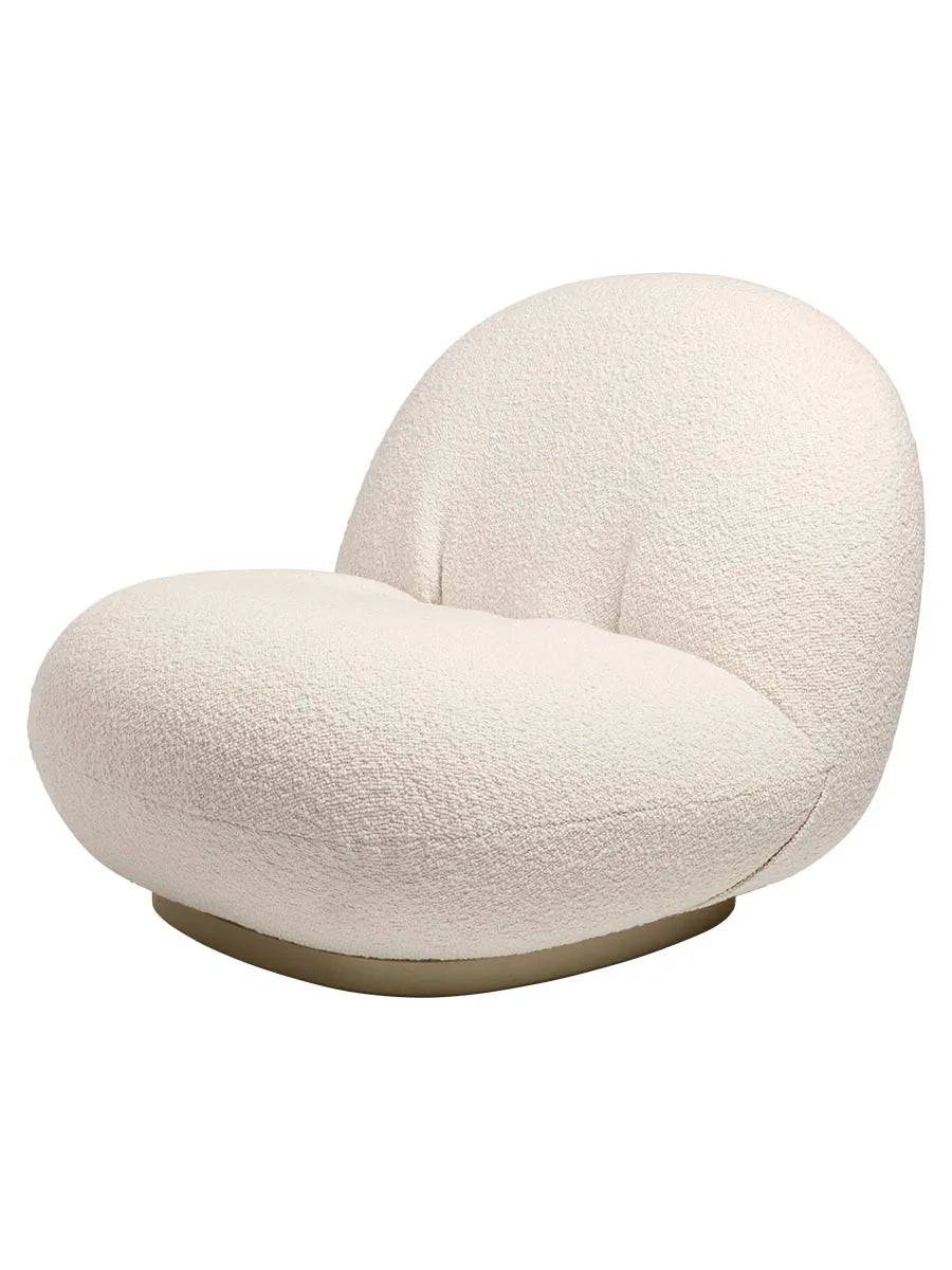 Pacha Lounge Chair, swivel fra GUBI Prisgruppe 6 / Pearl Gold - Jacobsen Plus