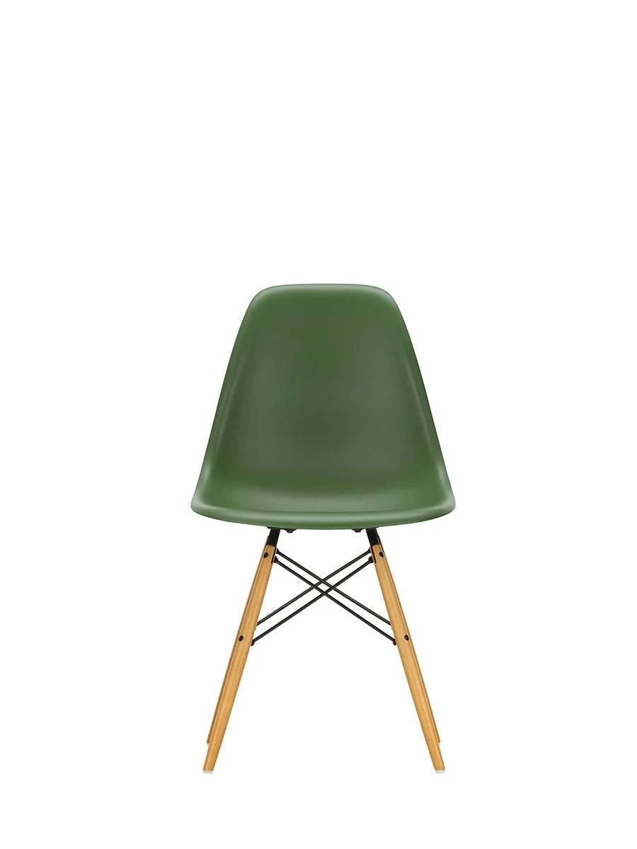 Eames Plastic Side Chair DSW, ahorntræ fra Vitra Forest - Jacobsen Plus