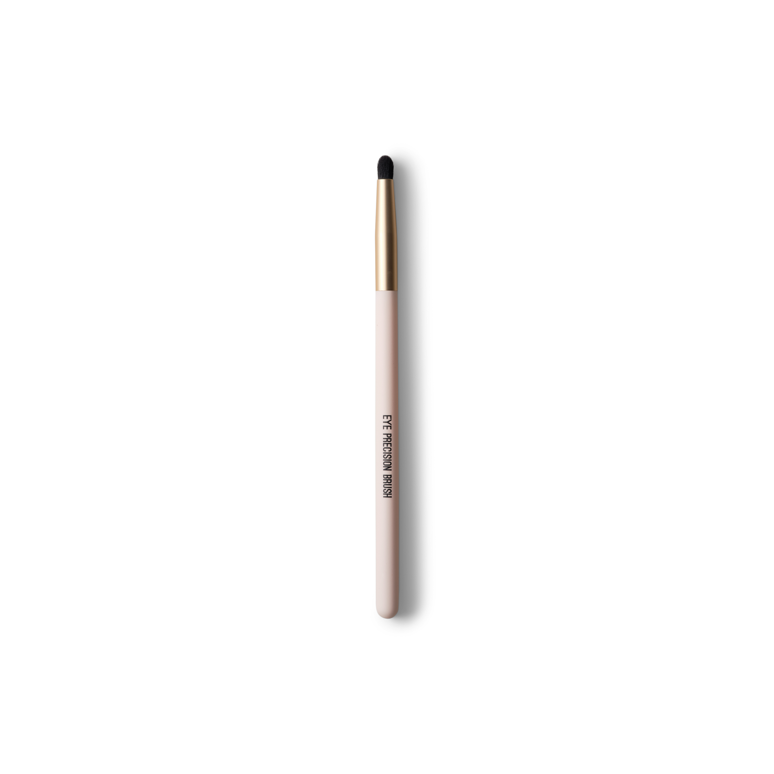 Eye Precision Brush — Vores Eye Precision Brush giver præcis påføring af øjenmakeup, bløde syntetiske hår for skånsom påføring og kan anvendes med både pudder og flydende øjenmakeup.
