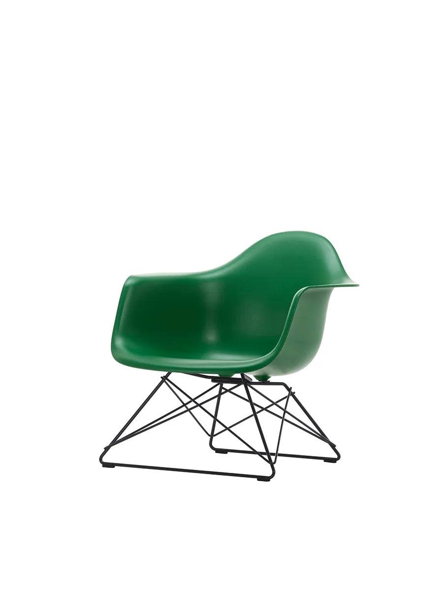 Eames Plastic Armchair LAR, sortlakeret fra Vitra Emerald - Jacobsen Plus