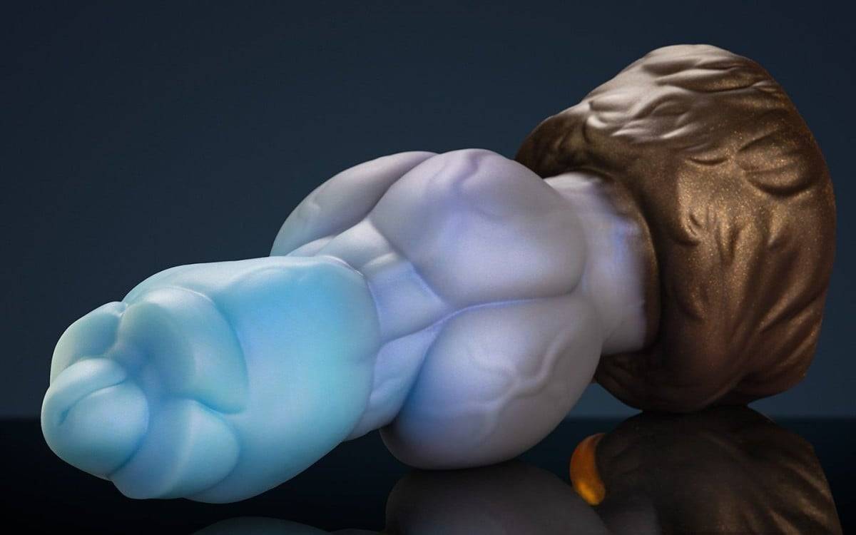 Weredog Duster Signature Large, premium blue-brown silicone dildo 20.5 x 5.3–7.9 cm