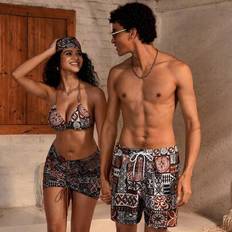 1st Vacation herr med geometriskt tryck Dragsko i midjan lösa strandshorts (asymmetriskt tryck) Par Matchande badkläder semester - Multifärgad (L,M,S,XL,XXL)