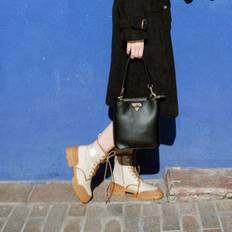 Fin bucket bag med axelrem Woman TORRENTE Petit svart