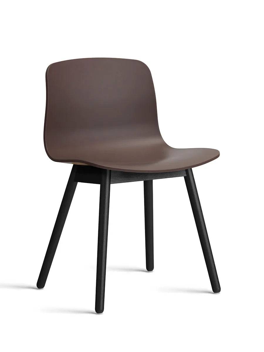 About a Chair AAC12 fra Hay Raisin / Sortbejdset eg - Jacobsen Plus