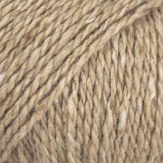 DROPS Soft Tweed 04 Cookie dough Indhold: 50% Uld, 25% Alpaca, 25% Viscose Garngruppe: B (20 - 22 masker) / 8 ply / DK Vægt/længde: 50 g = ca. 130 meter Anbefalede pinde: 4.00 mm Strikkefasthed: 10 x 10 cm = 21 m x 28 p Håndvask, max 30°C / Tørres fladt / Kan filtes.