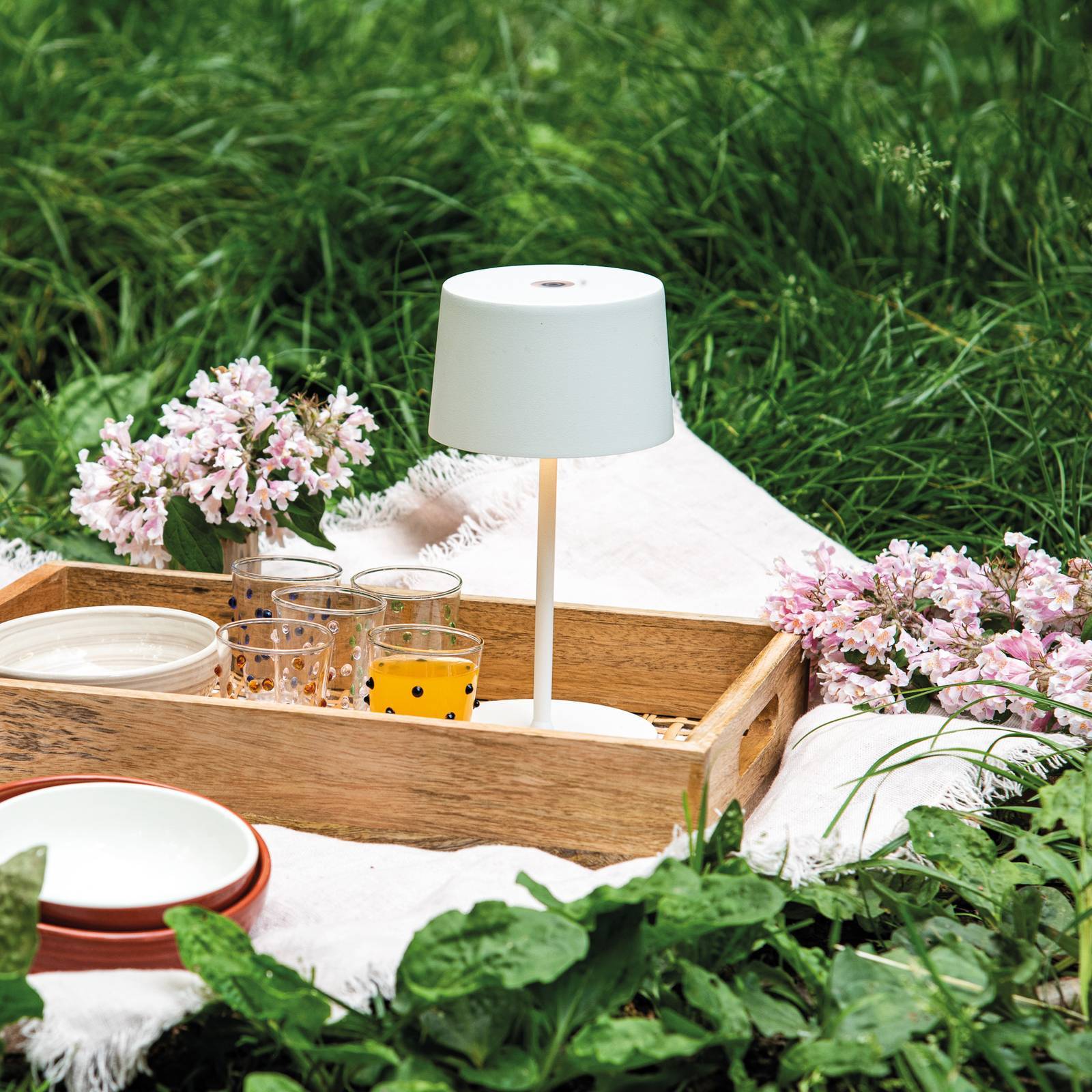 Zafferano Olivia mini batteridriven bordslampa vit mini, dimbar, Vitt / opal, Vardagsrum / matsal, Aluminium / grå / zink, Modern