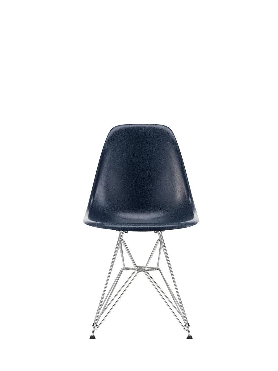 Eames Fiberglass Chair DSR, krom fra Vitra Eames Navy Blue - Jacobsen Plus