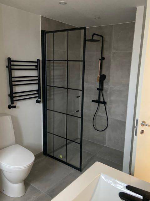 Vänern Brusevæg, Sort Profil, Klar Glas med Sprosser - 100 cm
