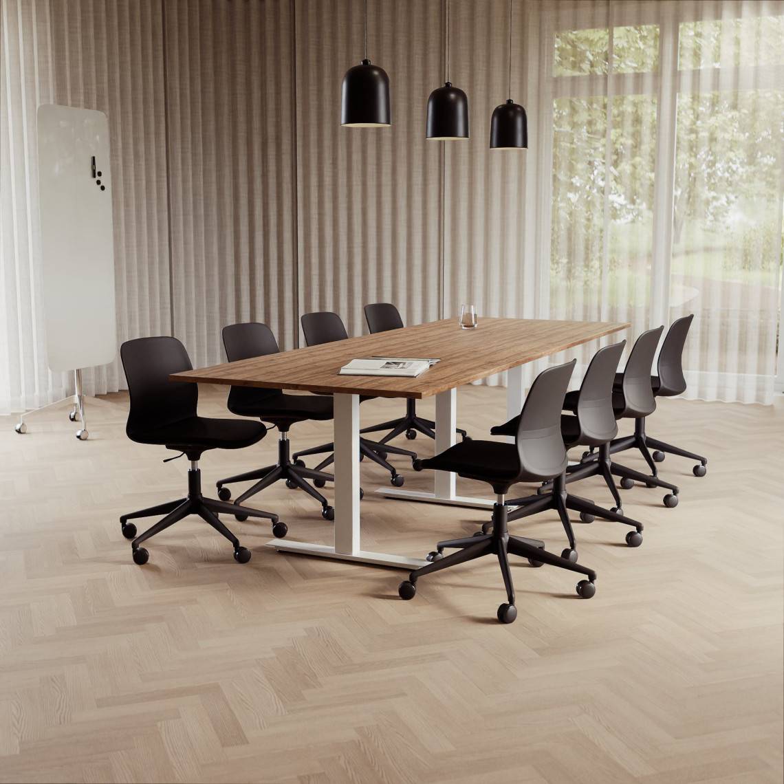 Konferencesæt Modul + Ergo 006C, Størrelse 8 pladser (280 cm), Bordplade Valnød, Understel Hvid, Stol Sort.