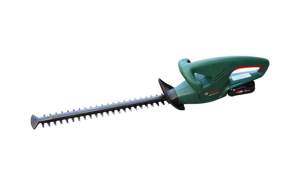 Bosch hækkeklipper EasyHedgeCut 18-45 inkl. batteri 18V/2Ah, oplader og knivdæksel.