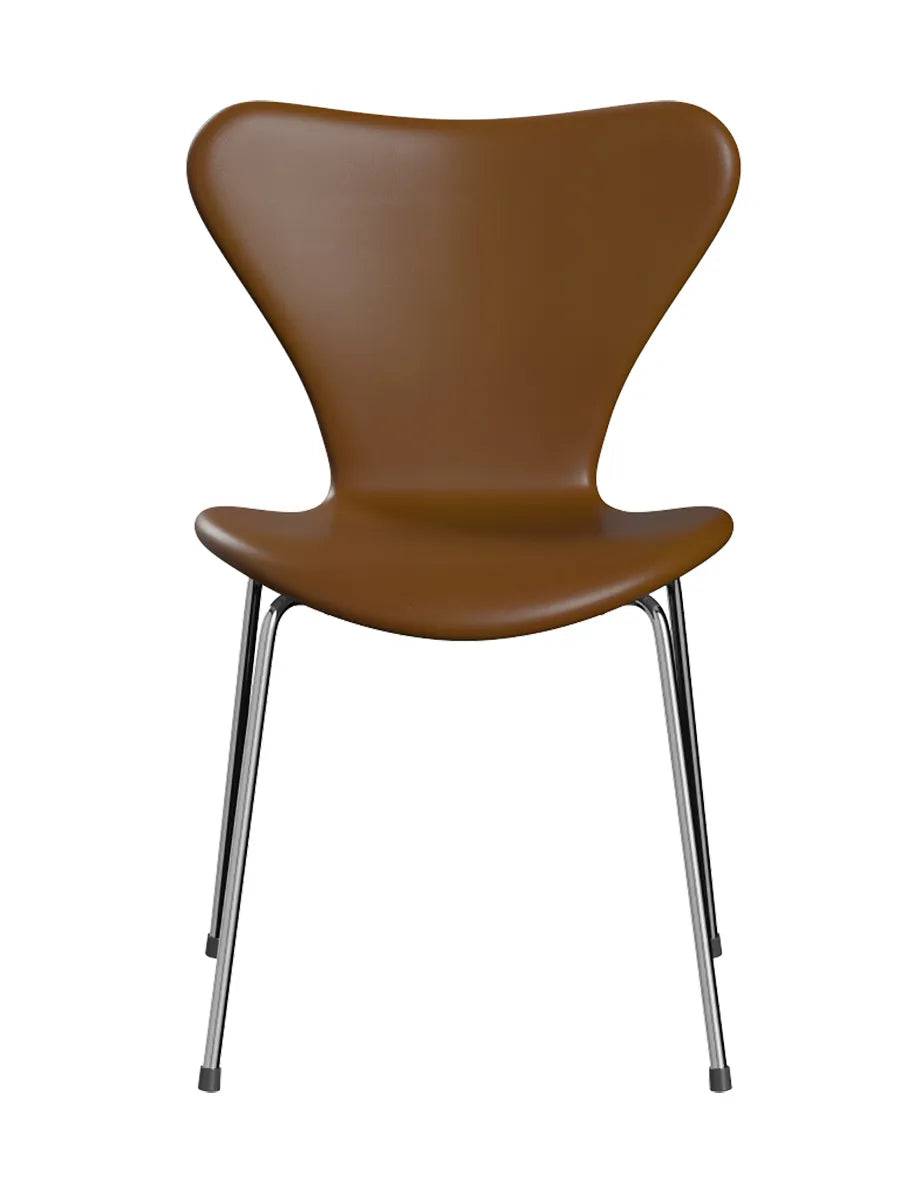 3107 Serie 7, fuldpolstret af Arne Jacobsen Soft læder / Valnød - Jacobsen Plus