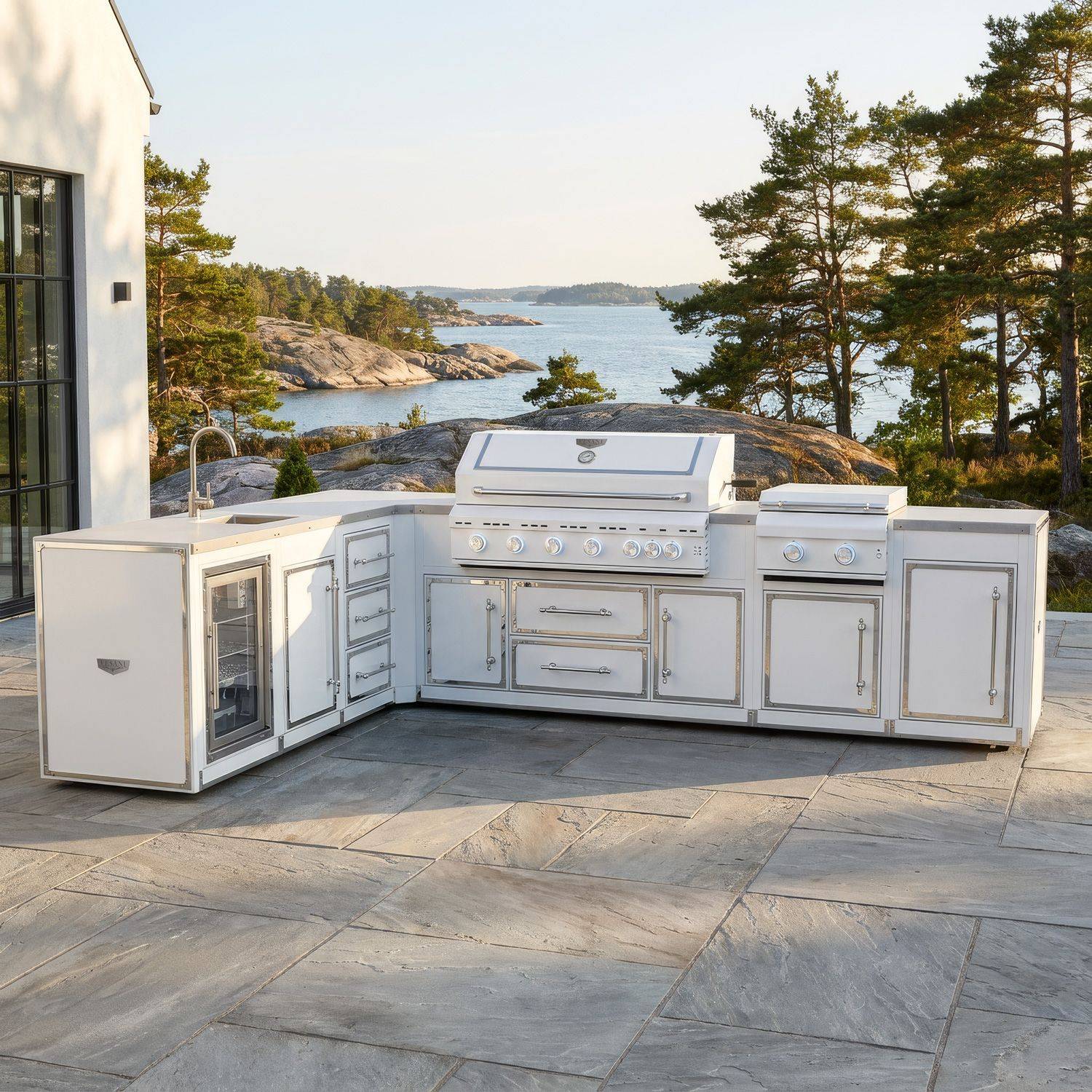 Utekök Premium 253 x 358 – vitt komplett hörnutekök med full funktion och förvaring | Vesani