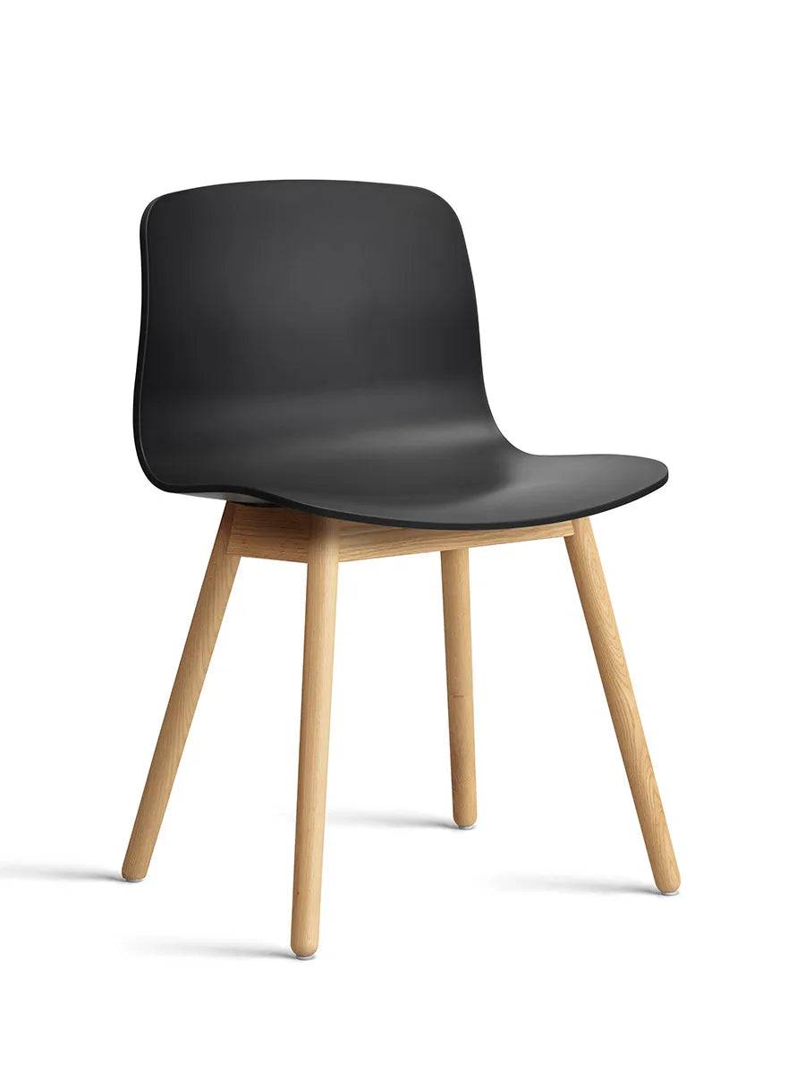 About a Chair AAC12 fra Hay Black / Lakeret eg - Jacobsen Plus
