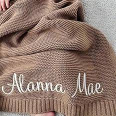 Personlig stickad gobeläng med anpassad text - Mjuk, mysig filt för soffa och säng, perfekt för årsdagar, födelsedagar, examen - mångsidig heminrednin - Multi-color (HIMLSBLÅT,DENIM BLÅ,BUBBLA ROSA,PERSIKA,ROSEN RÖD,MYNTA,RÖD,BRUN,ROSA,GRÄDDE,LILA,BÖNAN GRÖN,GRÅ,GUL)