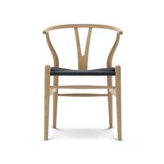 Y-stol CH24, Eg sæbe med sort flet af Hans J. Wegner