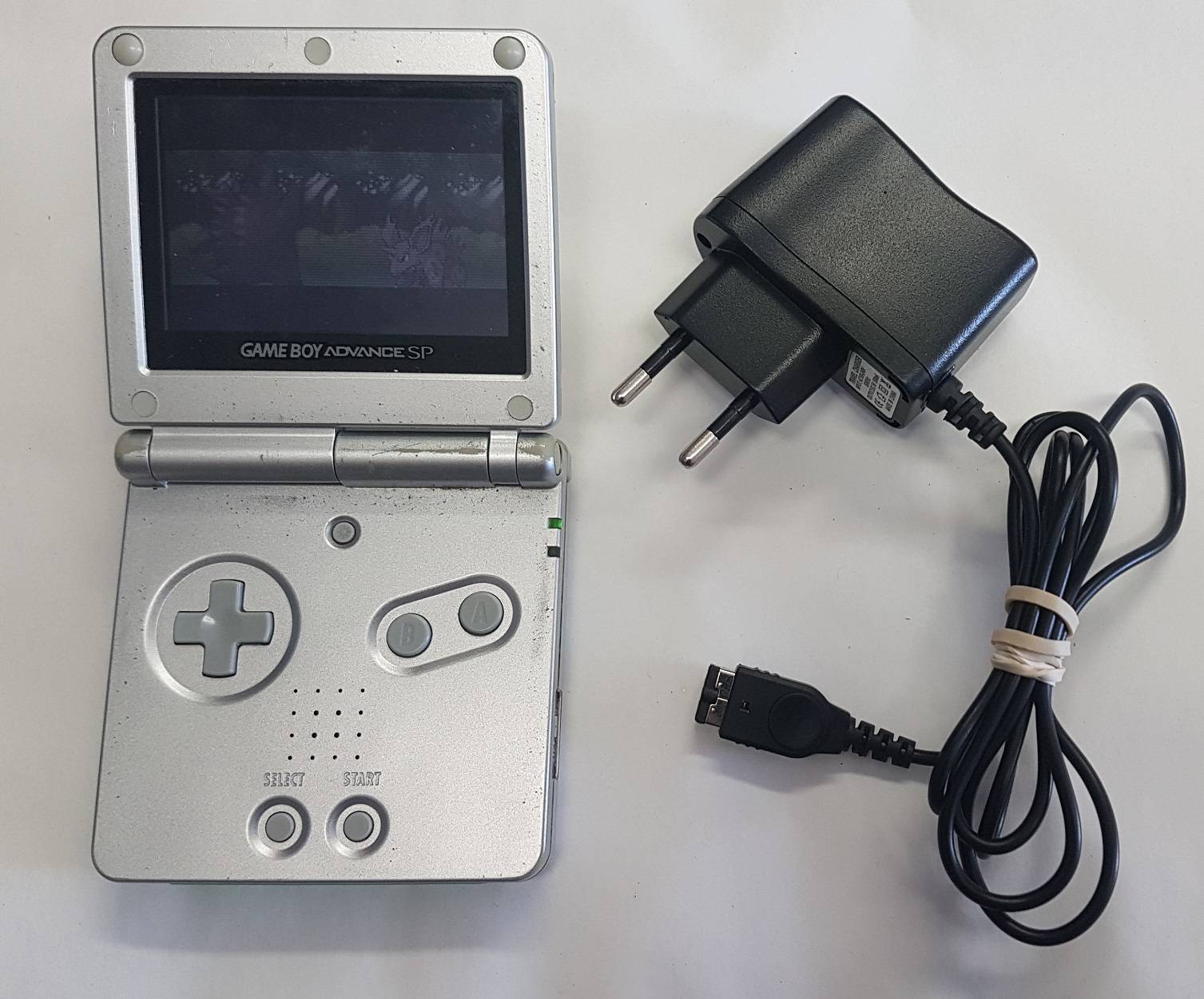 Gameboy Advance SP-001 Silver - Nostalgibutiken