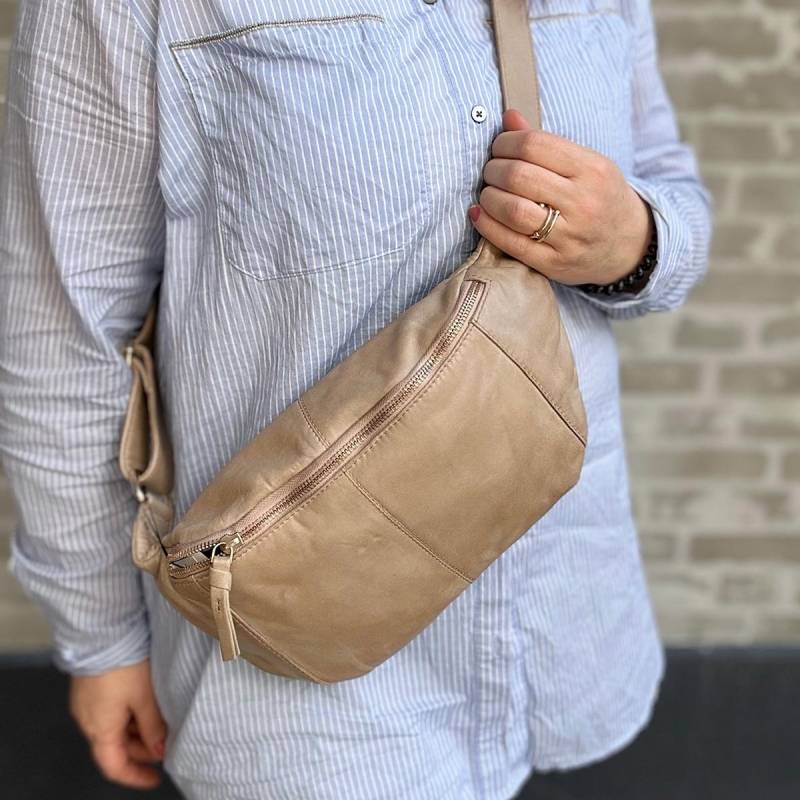 Silja stor bumbag - Beige lammeskind - Freja skind