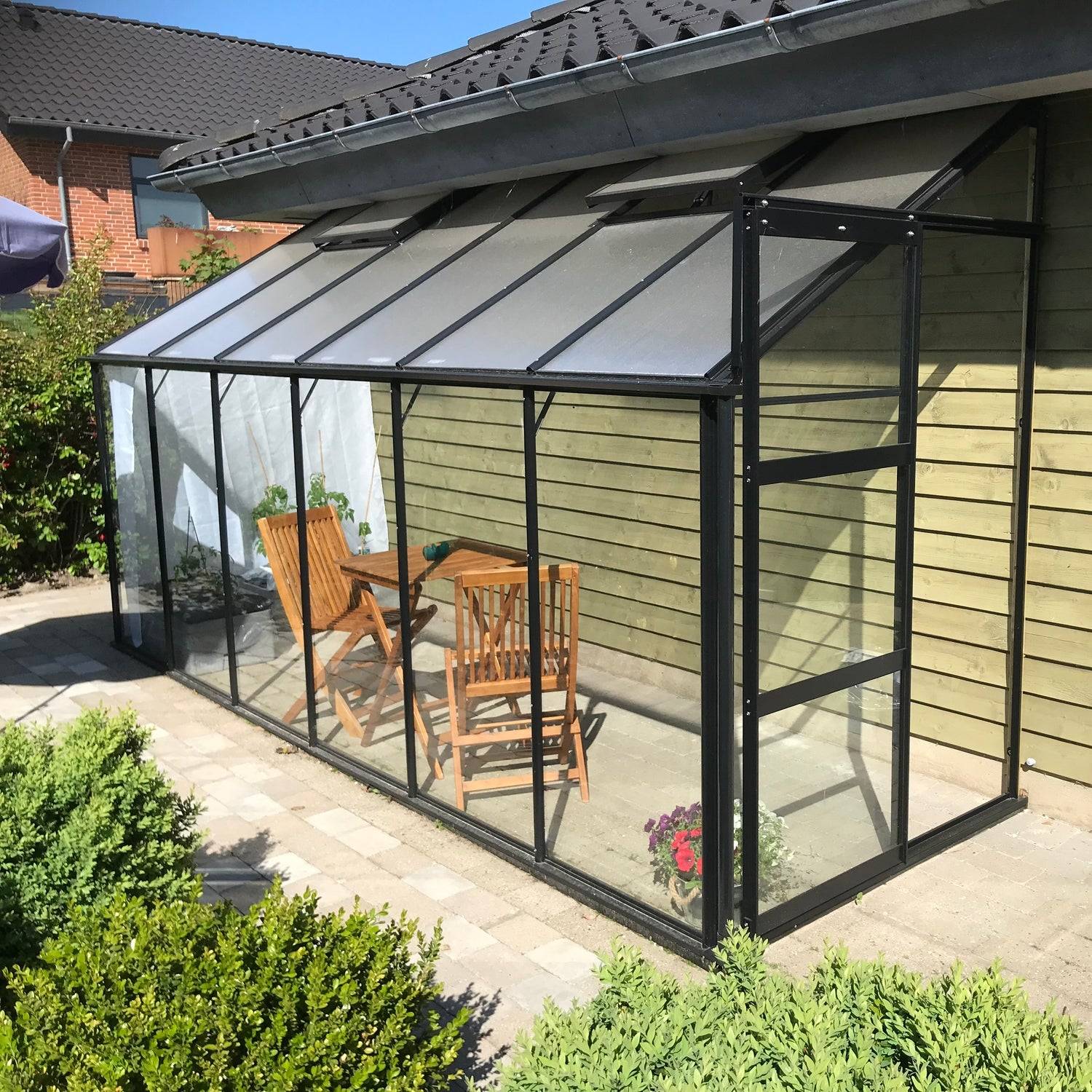 Vægdrivhus Solid 6.3 M² - Ubehandlet aluminium / Sider: 4mm hærdet glas. tag: 6mm poly. / Ingen sokkel