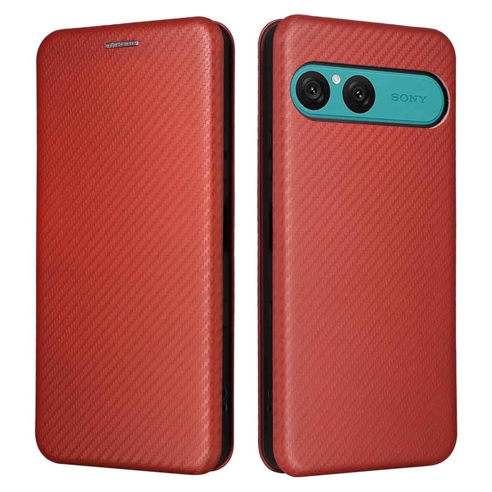 Sony Xperia 10 VIII EIDERWOOD Konstläder Fodral med Kolfiberstruktur och Kickstand Rem - Röd