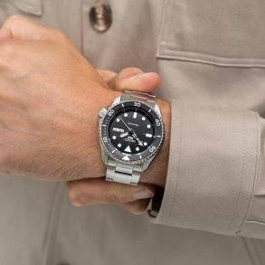 Seiko, SRPD55K1 Seiko 5 Sport herreur, stål med sort skive