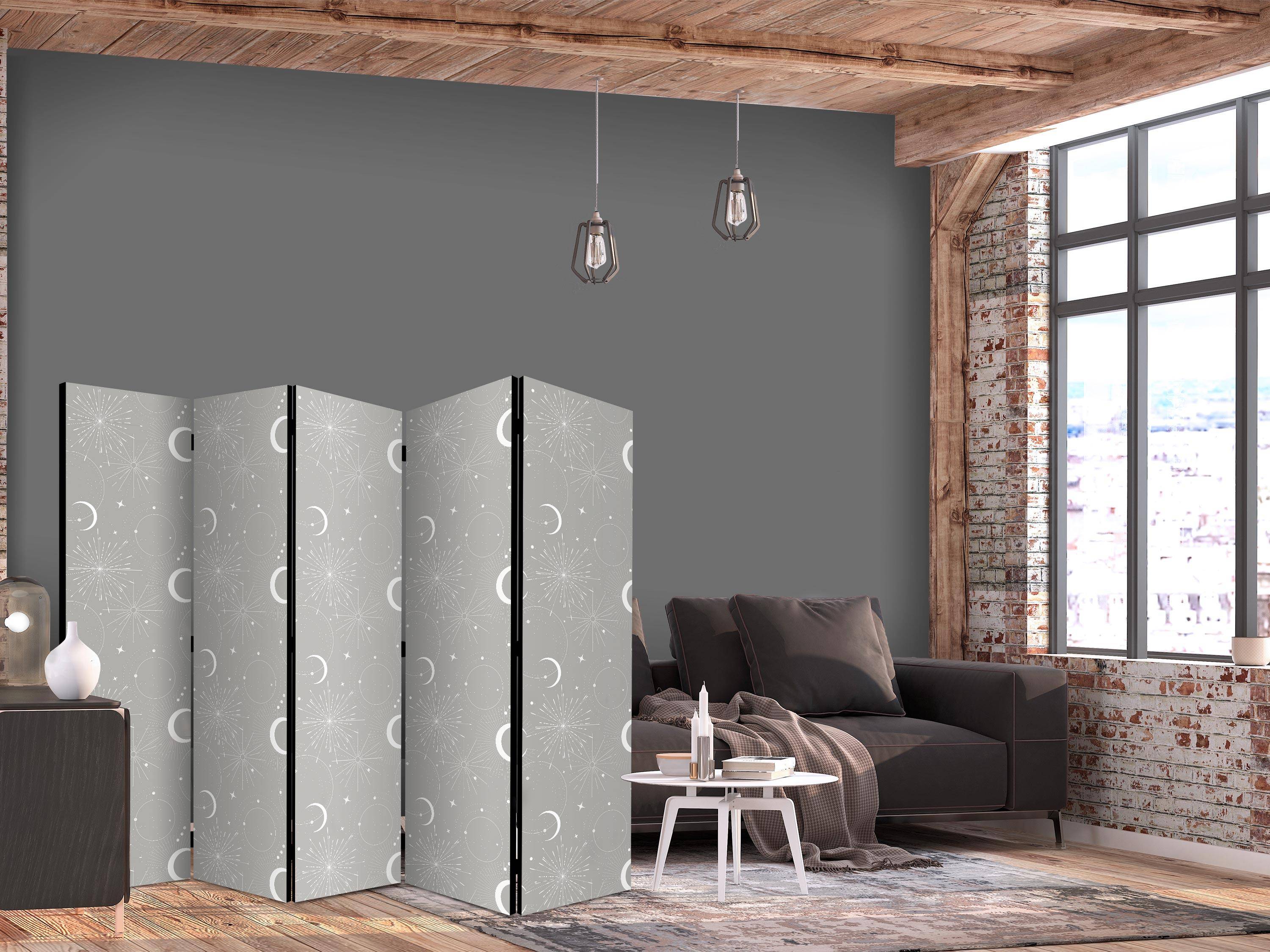 5-panels skærmvæg Cosmic Fireworks - grå med måner og stjerner - 225 x 172 cm - Enkeltsiddet