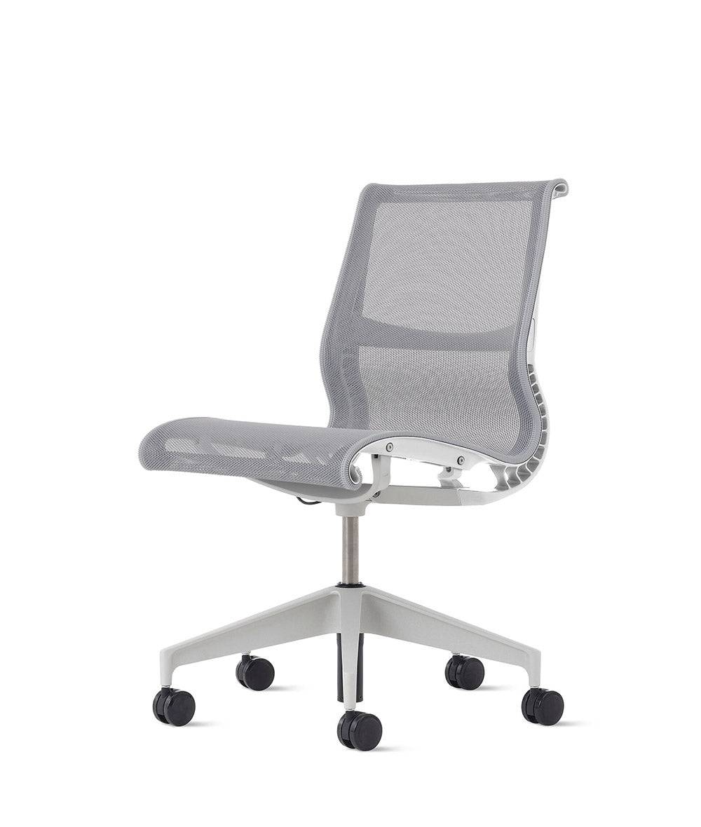 Setu-stoel zonder armleuningen in Intercept/Mineral by Herman Miller